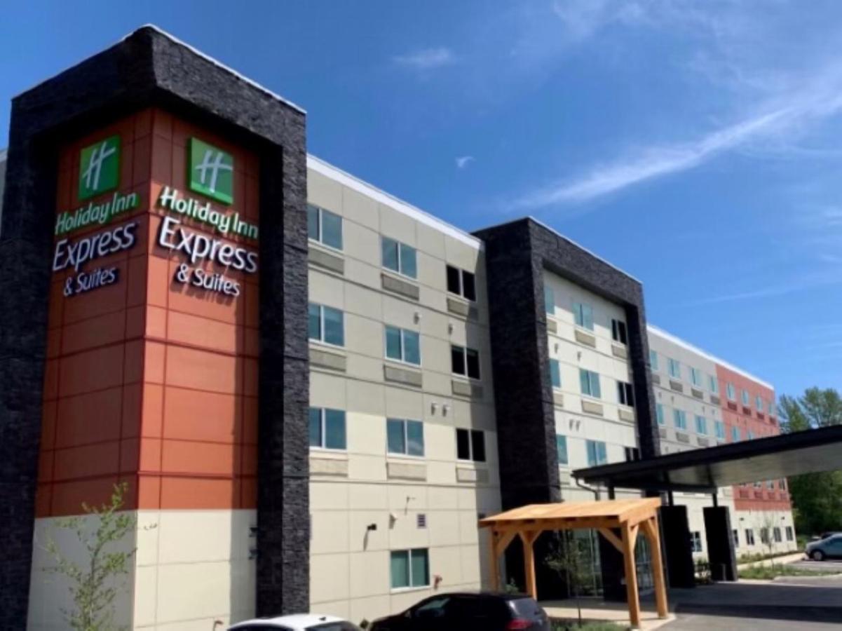 Holiday Inn Express & Suites - Courtenay - Comox By Ihg Екстериор снимка